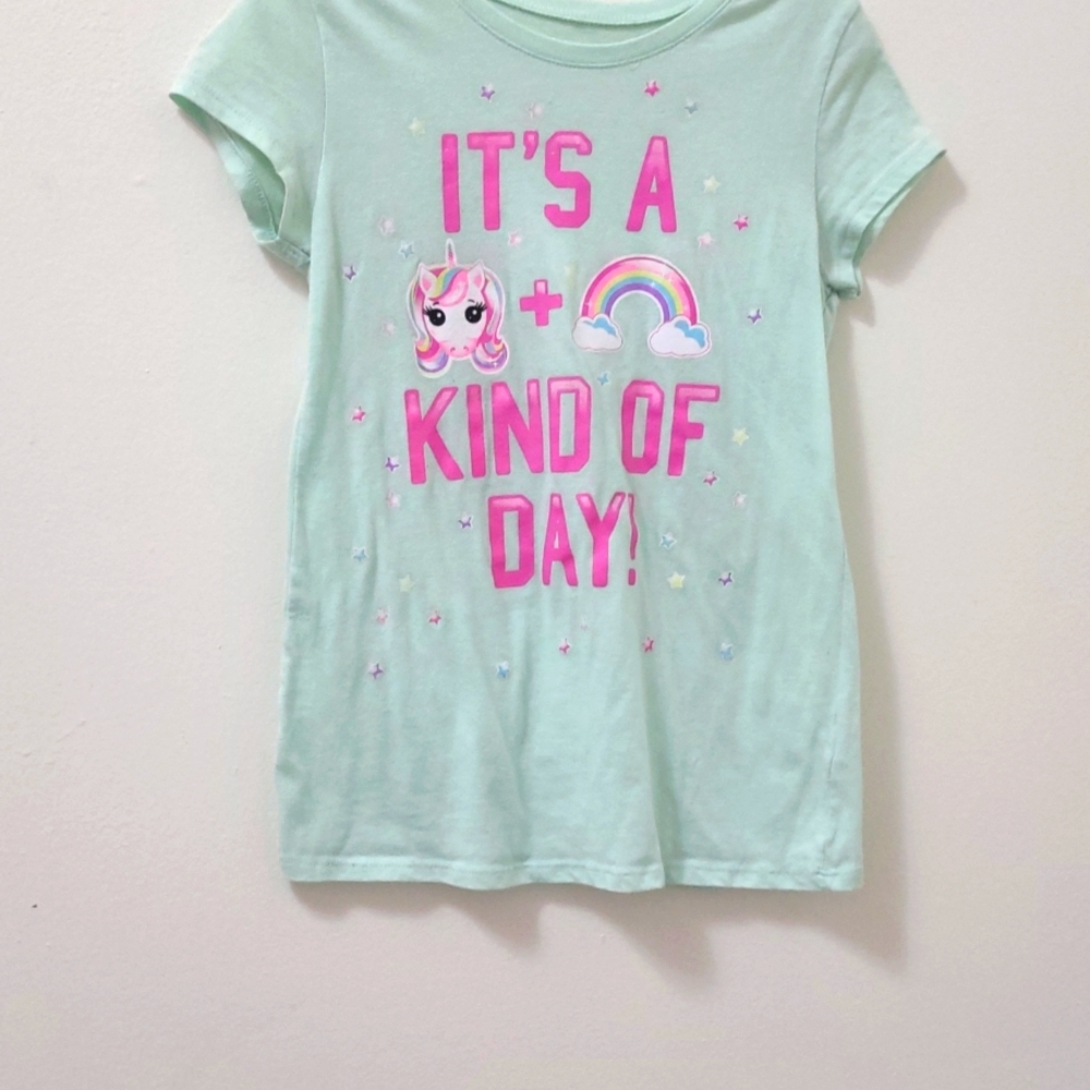 Green short sleeve shirt